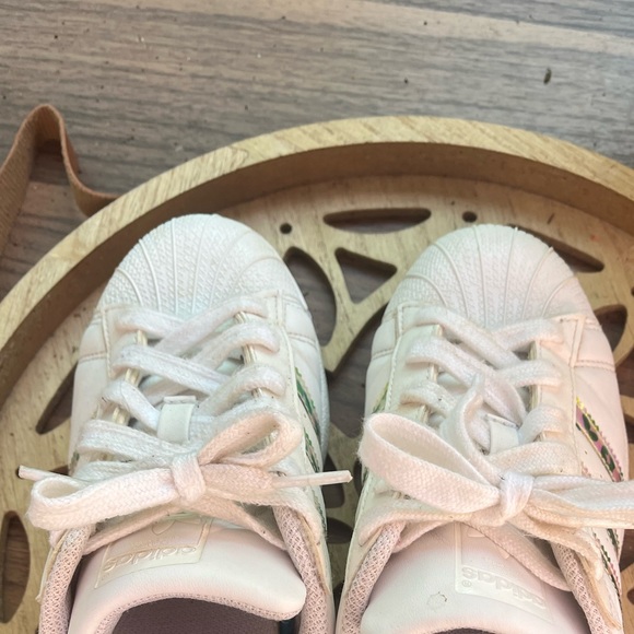 Adidas’s ShellToe Allstar Cheetah Holographic women’s shoes size 5.5 fits bigger - Picture 3 of 11